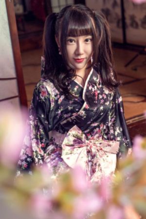 日韩裙装美女写真_超清电影在线看