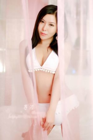 欧美带围巾双面毛呢中长款斗篷_1080P免费播放