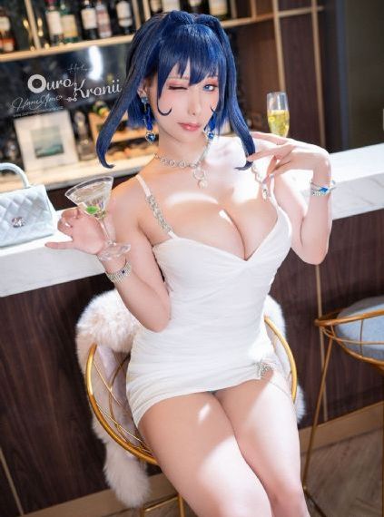 欧美白色纱衣走秀_1080P高清在线观看